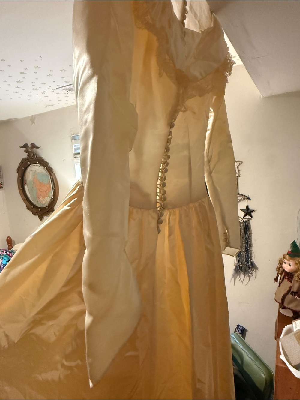 1930/40’s Ecru Ivory Satin Wedding Dress w/ Pearlized Floral Crown and Rosettes - Picture 6 of 14